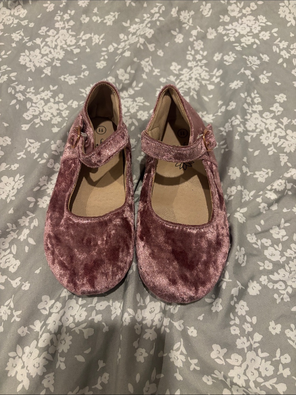 Girls velvet flats